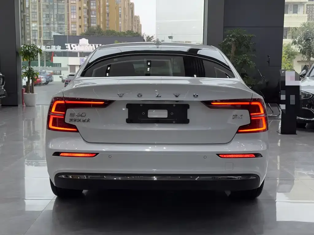 Volvo S60 2025 из CN, фото 2