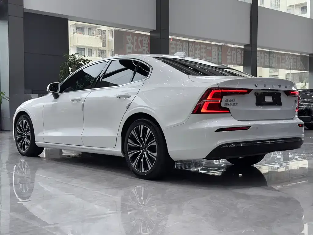 Volvo S60 2025 из CN, фото 7