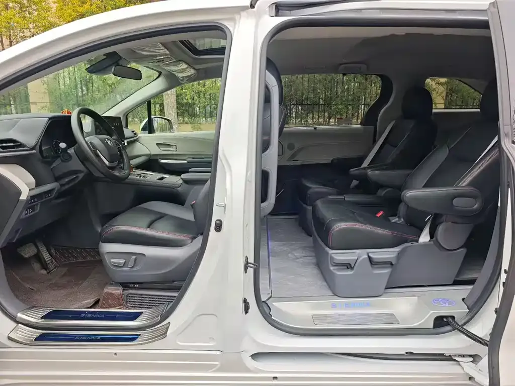 Toyota Sienna 2025 из CN, фото 3