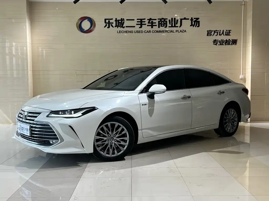 Toyota Avalon — фото 1