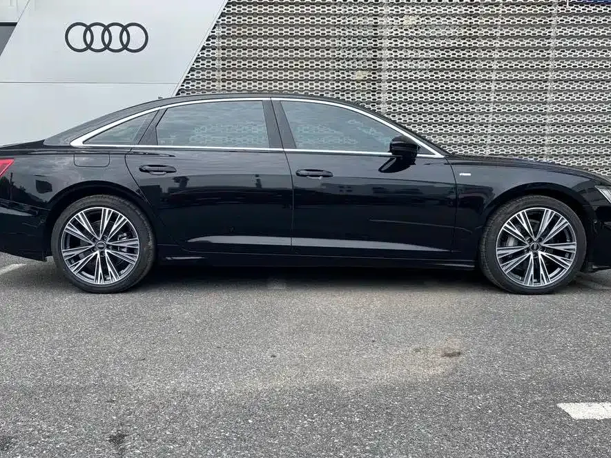 Audi A6L — фото 10