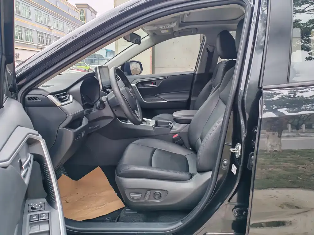Toyota RAV4 2022 из CN, фото 2