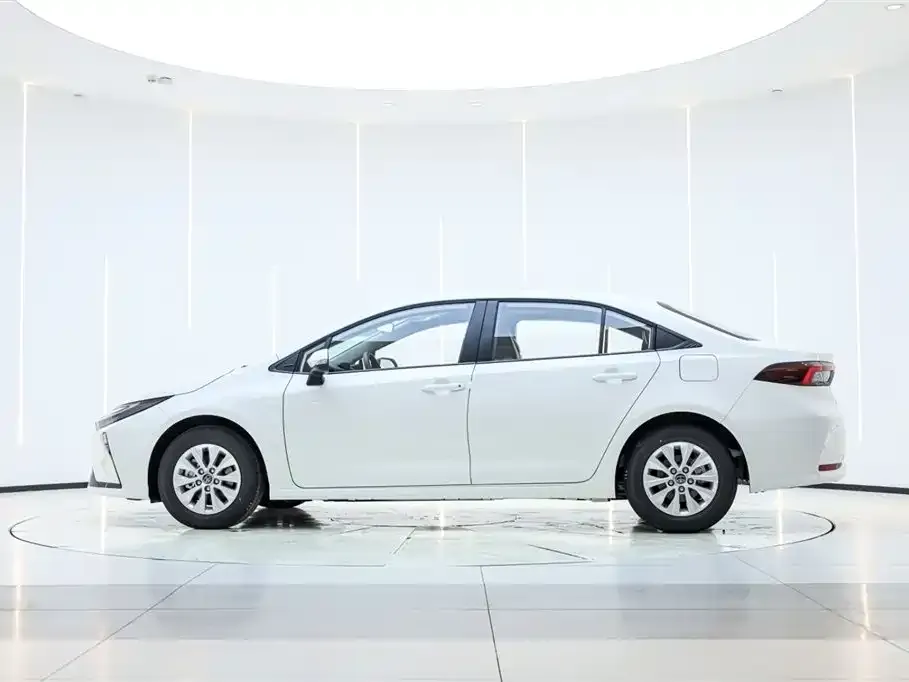 Toyota Corolla — фото 10