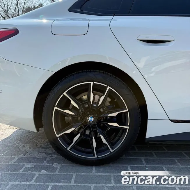 BMW i4 2022 из KR, фото 3