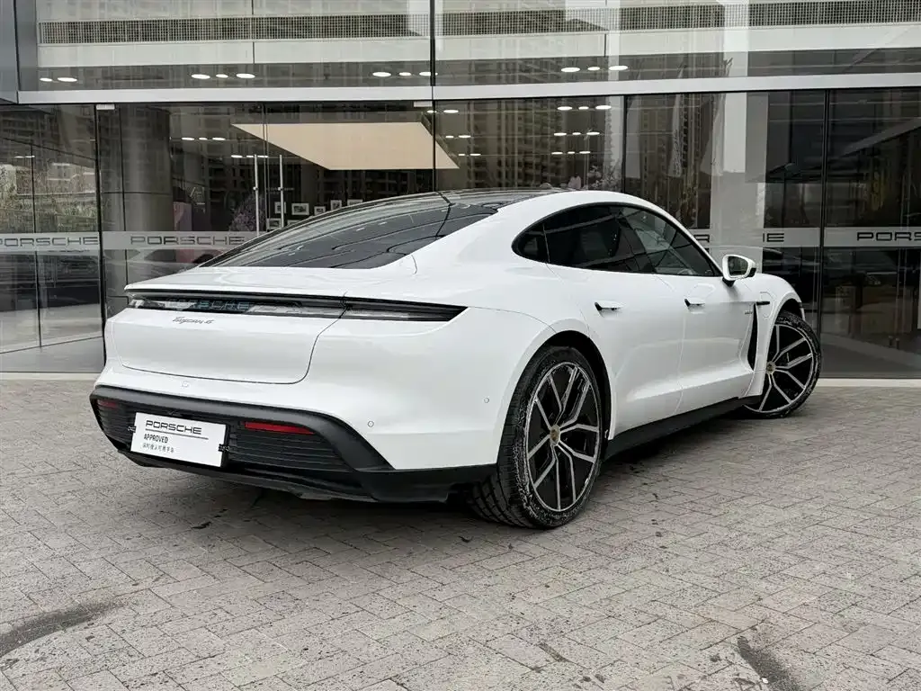 Porsche Taycan — фото 9