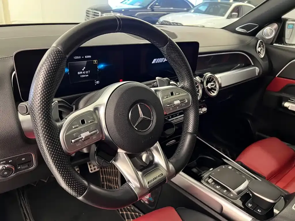 Mercedes-Benz GLB AMG — фото 10