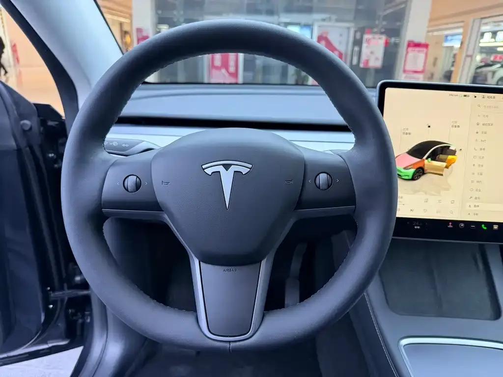 Tesla Model Y — фото 5