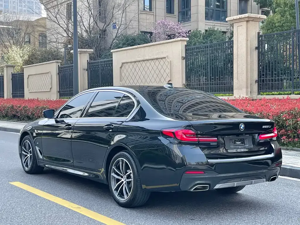 BMW 5 Series — фото 10