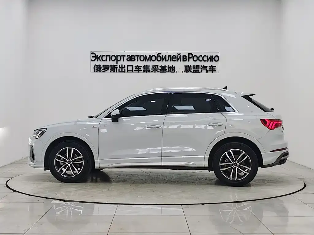 Audi Q3 — фото 10