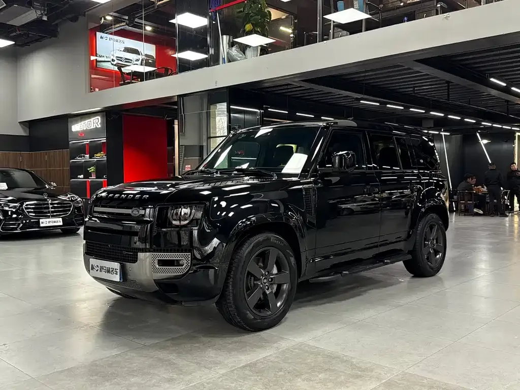 Land Rover Defender — фото 1