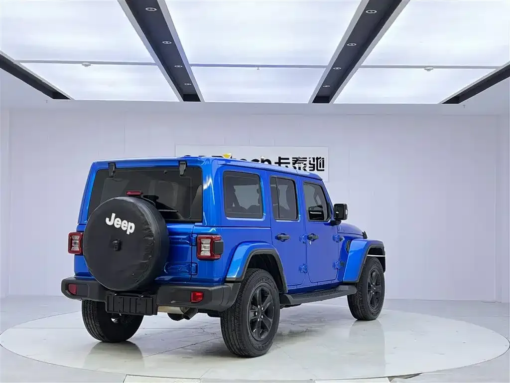 Jeep Wrangler — фото 10