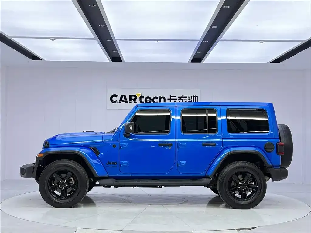 Jeep Wrangler — фото 7