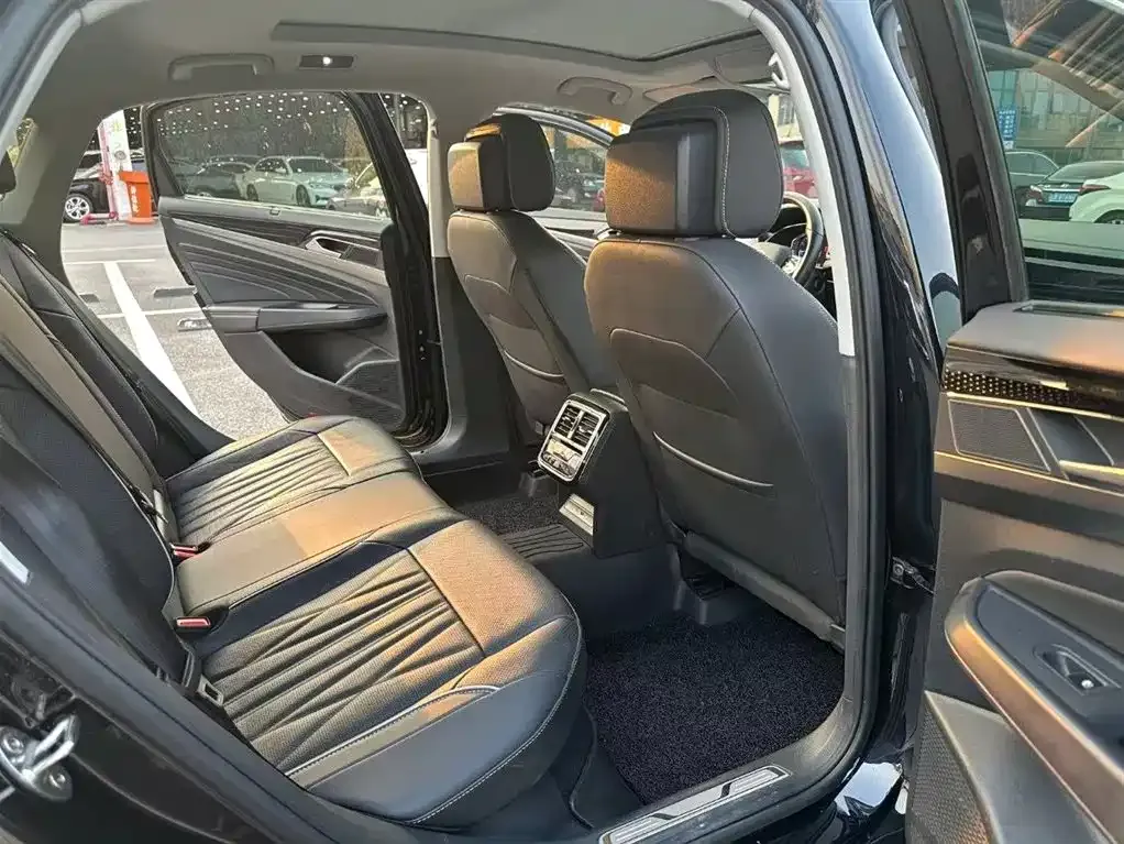 Volkswagen Passat — фото 5