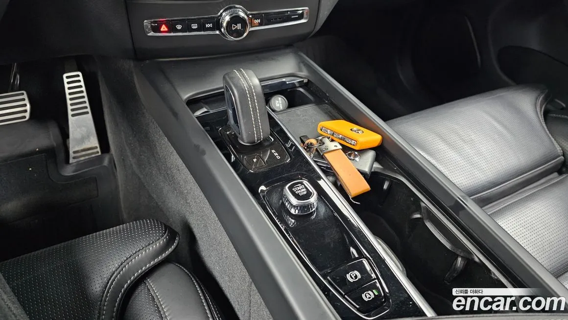 Volvo XC60 2022 из KR, фото 8