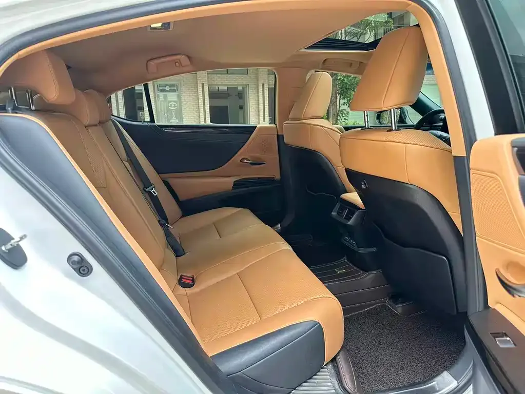 Lexus ES 2023 из CN, фото 3
