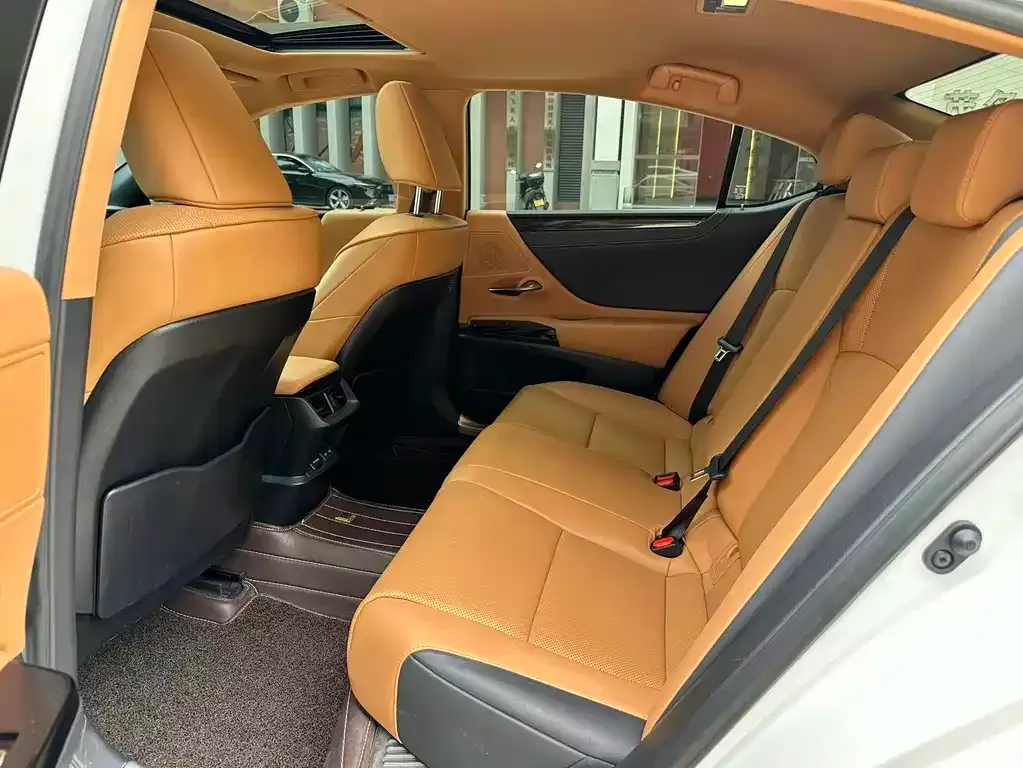 Lexus ES 2023 из CN, фото 2