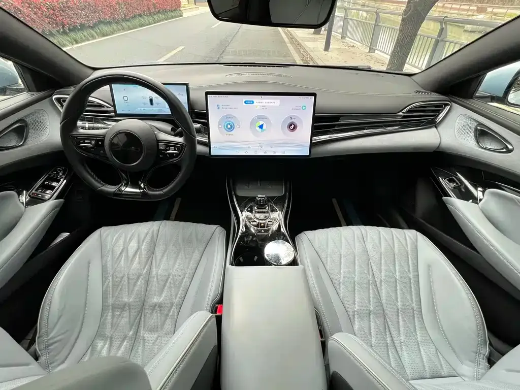 BYD Seal — фото 2