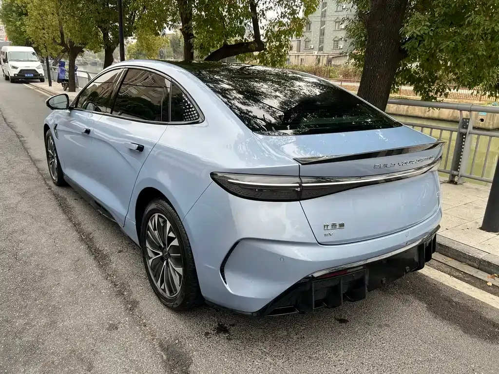 BYD Seal — фото 8