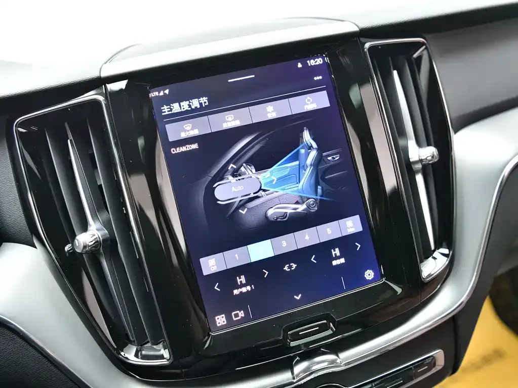 Volvo XC60 — фото 10