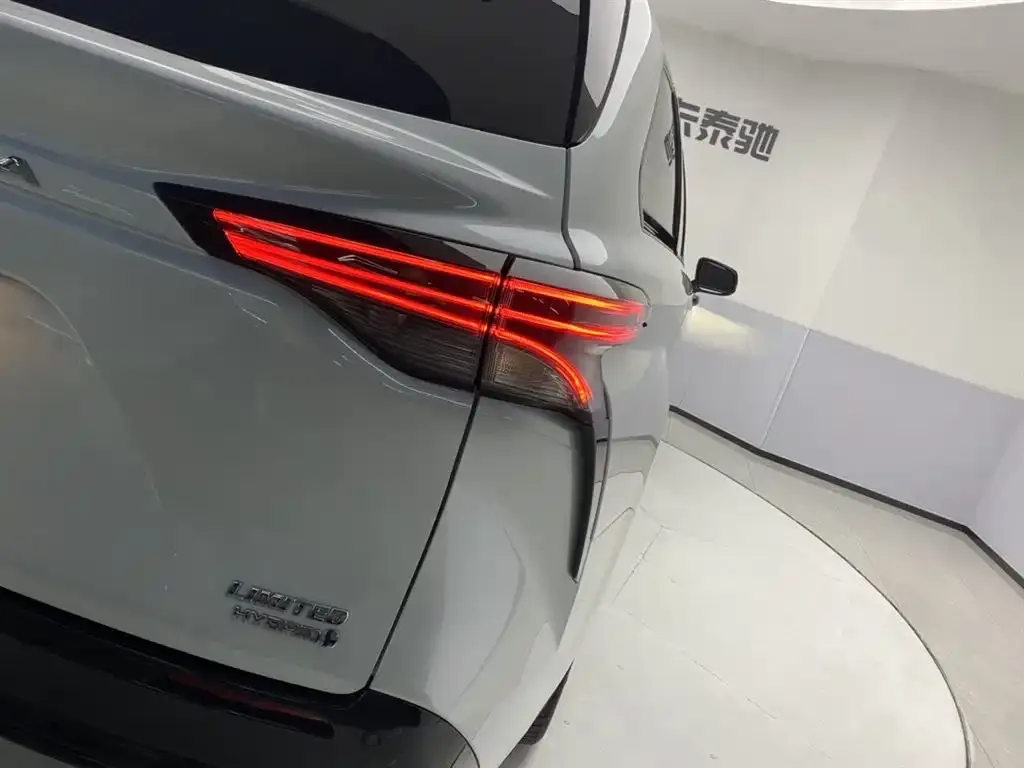 Toyota Sienna 2024 из CN, фото 10