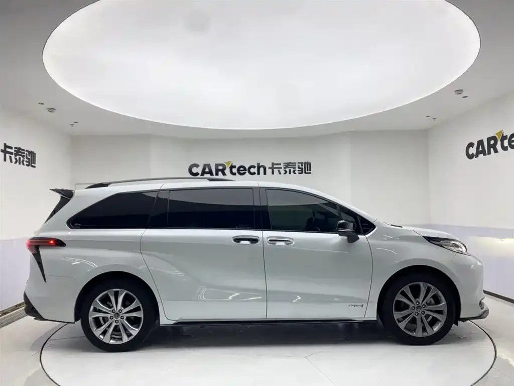 Toyota Sienna 2024 из CN, фото 2