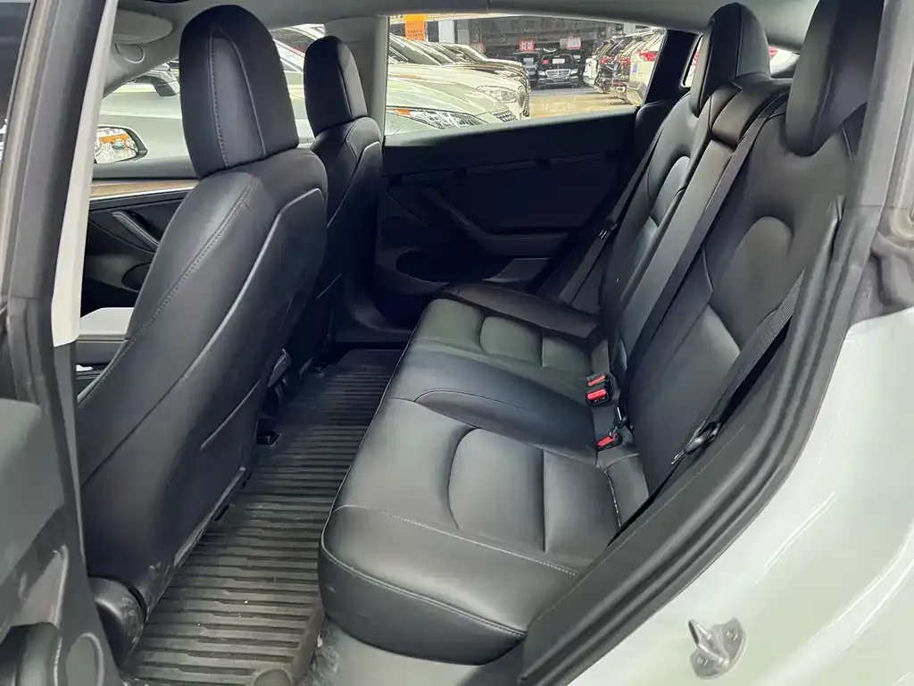 Tesla Model 3 — фото 3