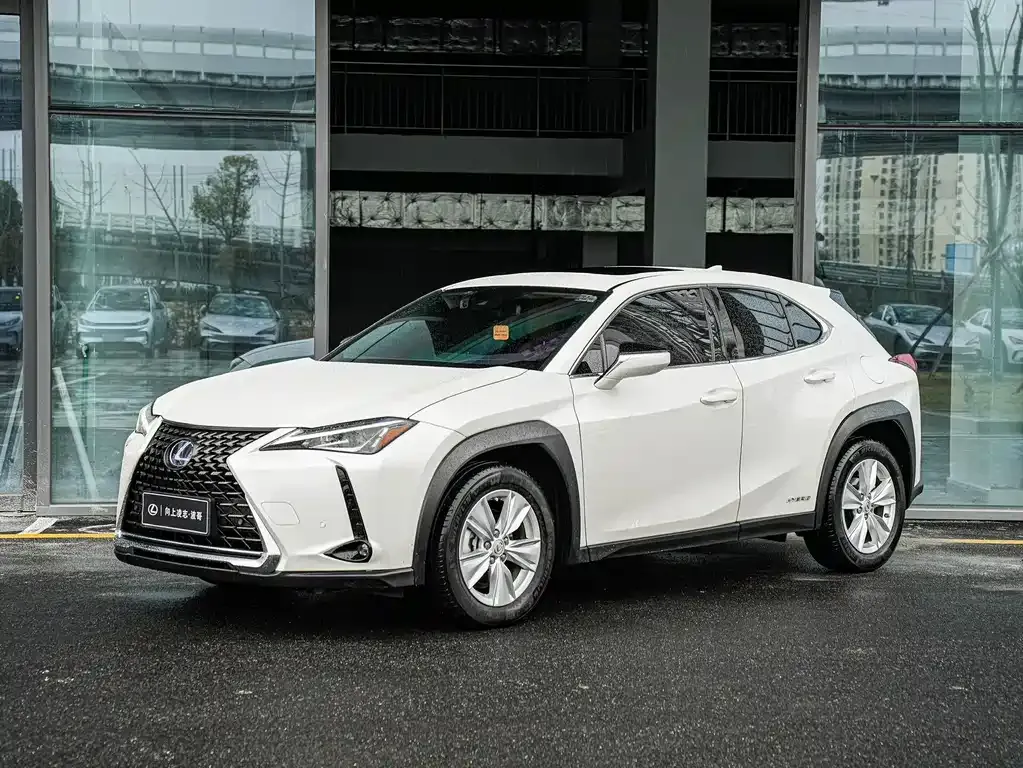 Lexus UX — фото 1