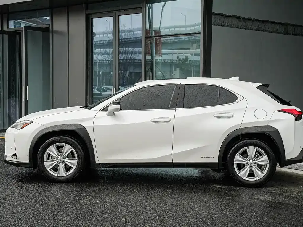 Lexus UX — фото 2
