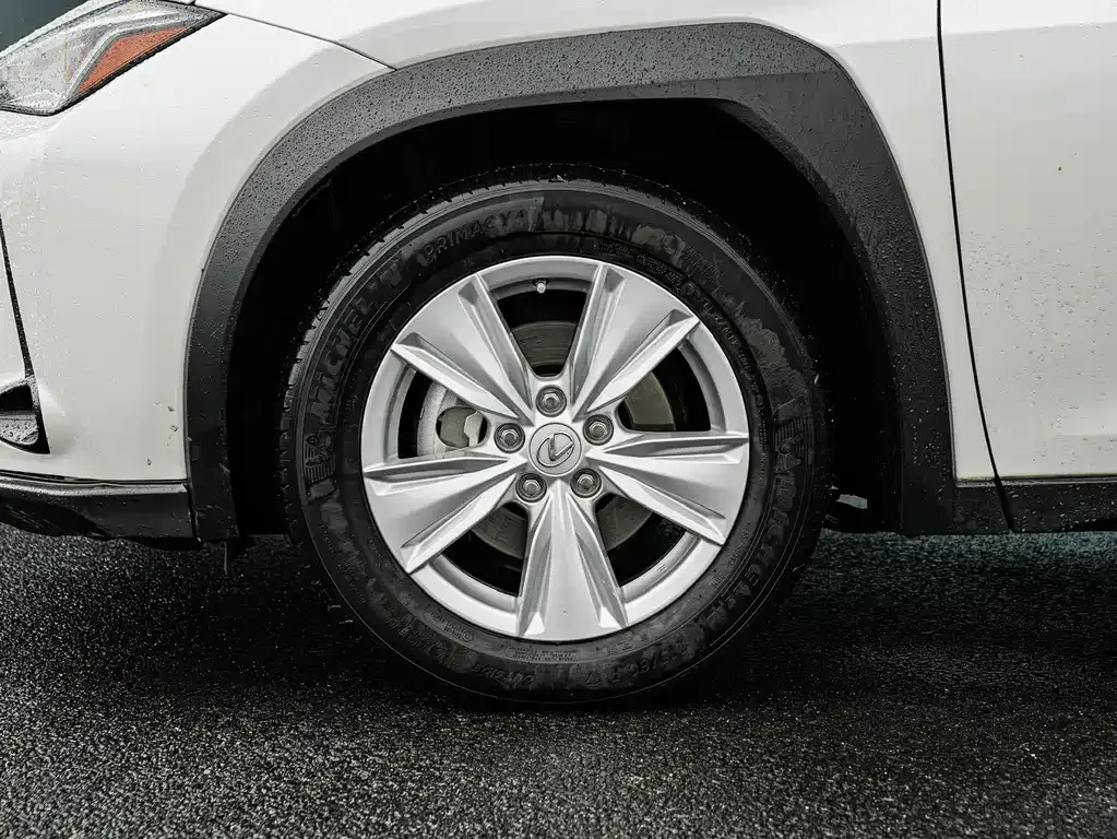 Lexus UX — фото 3
