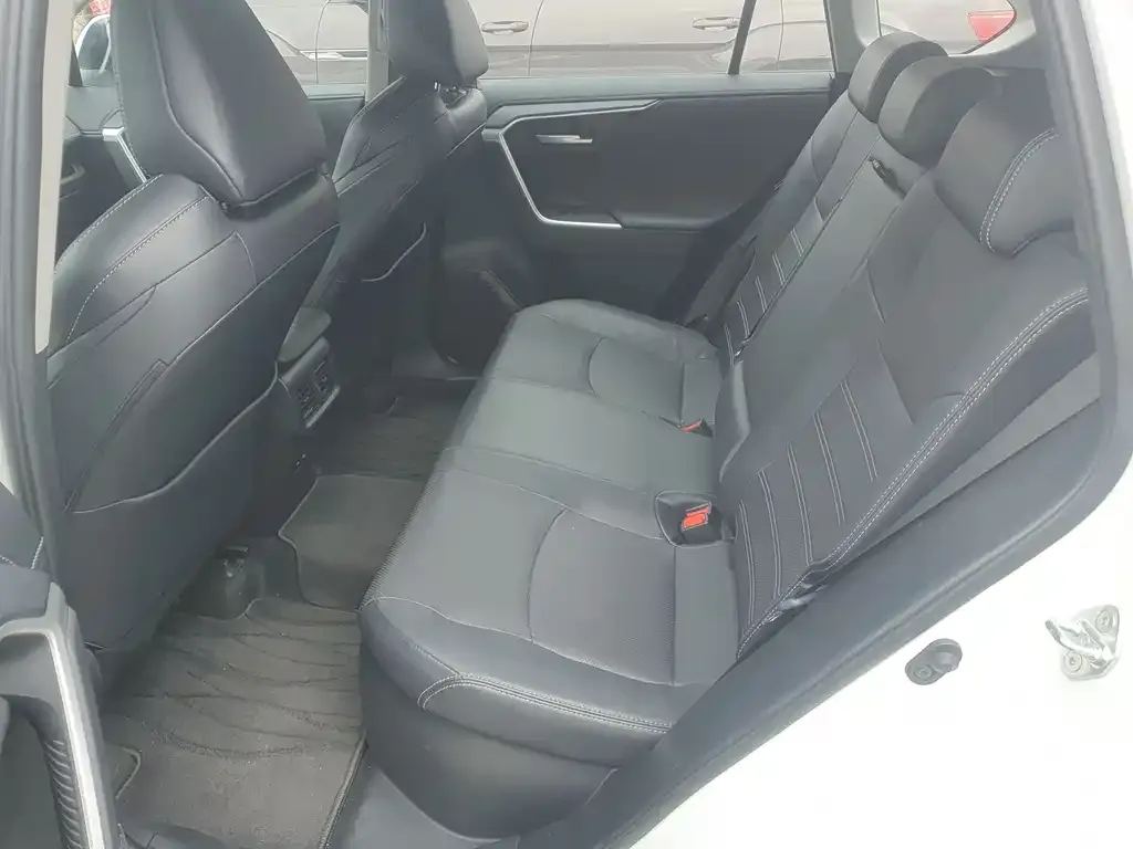 Toyota Wildlander 2023 из CN, фото 2