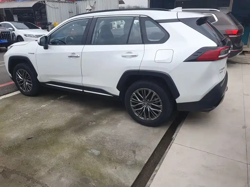 Toyota Wildlander 2023 из CN, фото 7