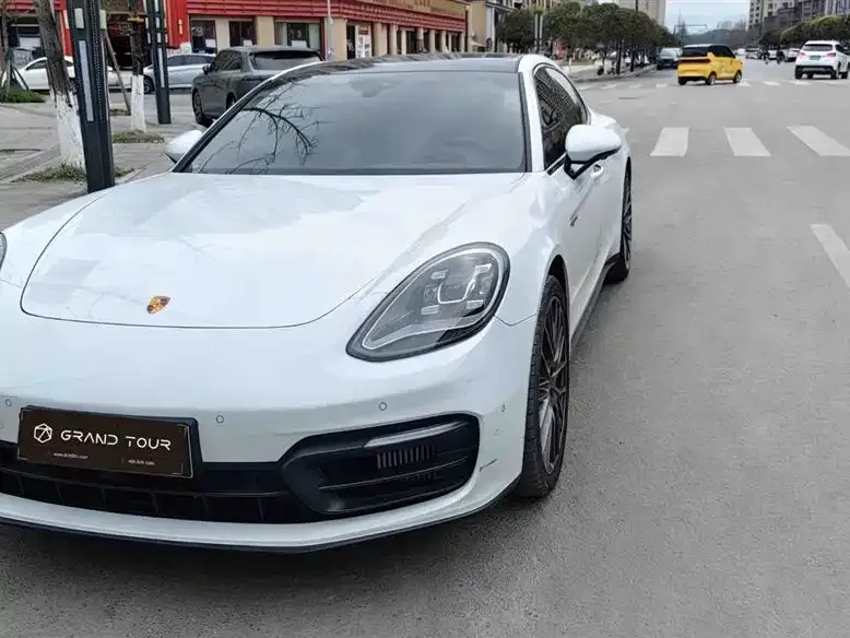 Porsche Panamera Hybrid — фото 1