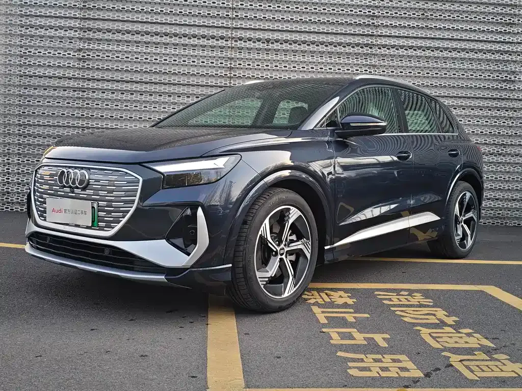 Audi Q4 e-tron — фото 1