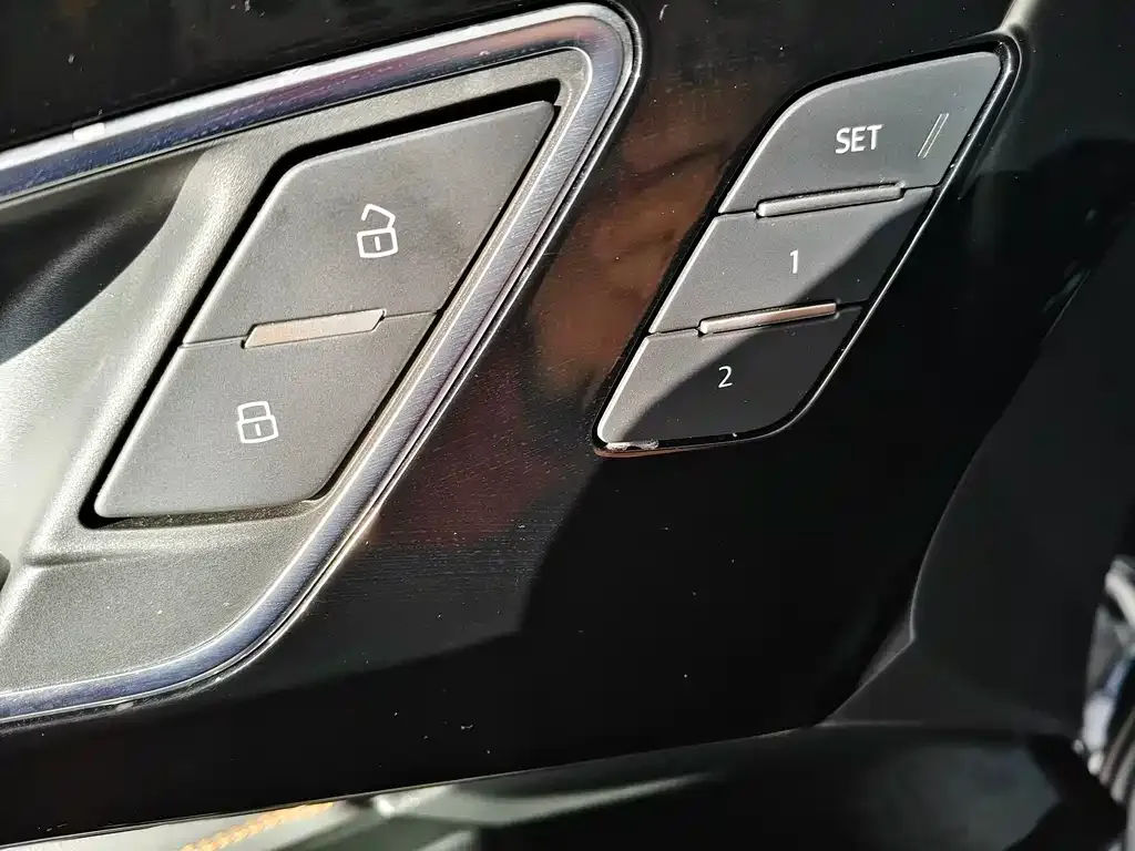 Audi Q4 e-tron — фото 6