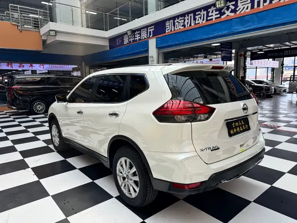 Nissan X-Trail — фото 10