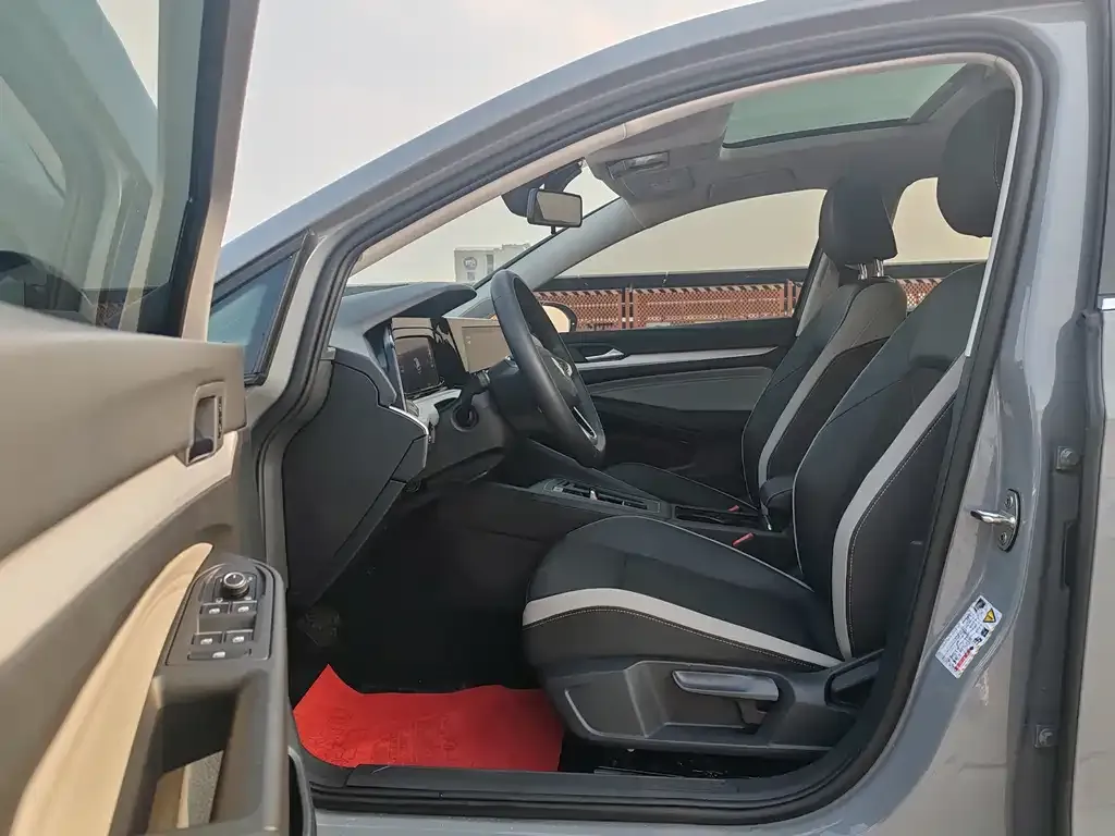 Volkswagen Golf 2022 из CN, фото 6