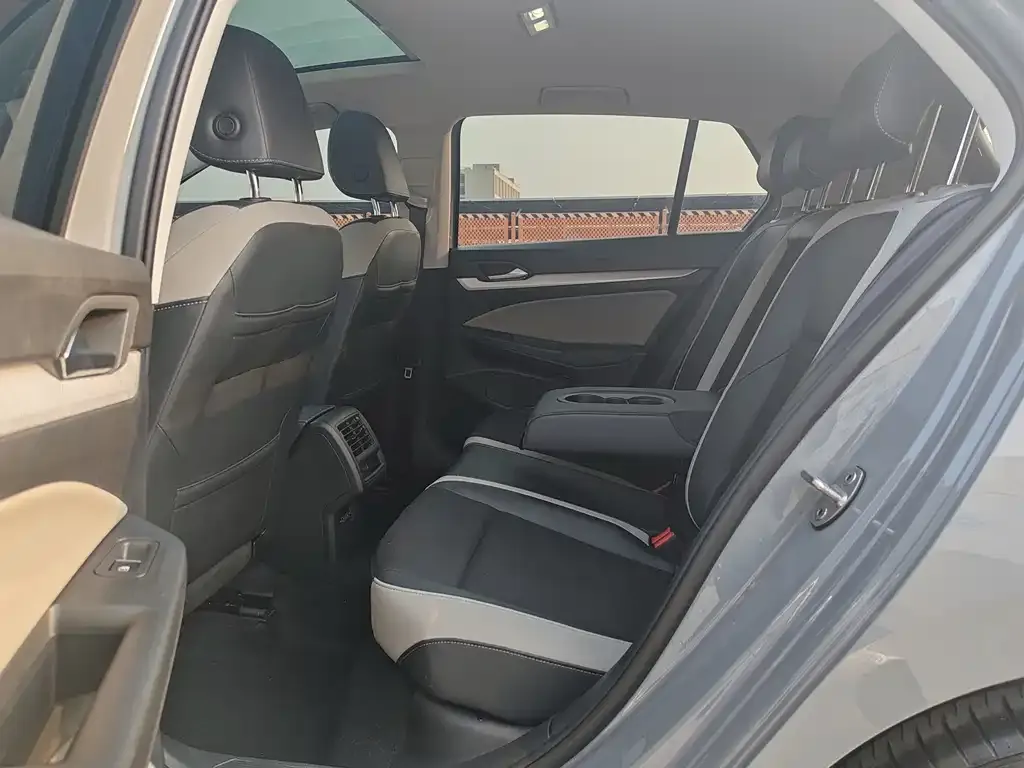 Volkswagen Golf 2022 из CN, фото 4