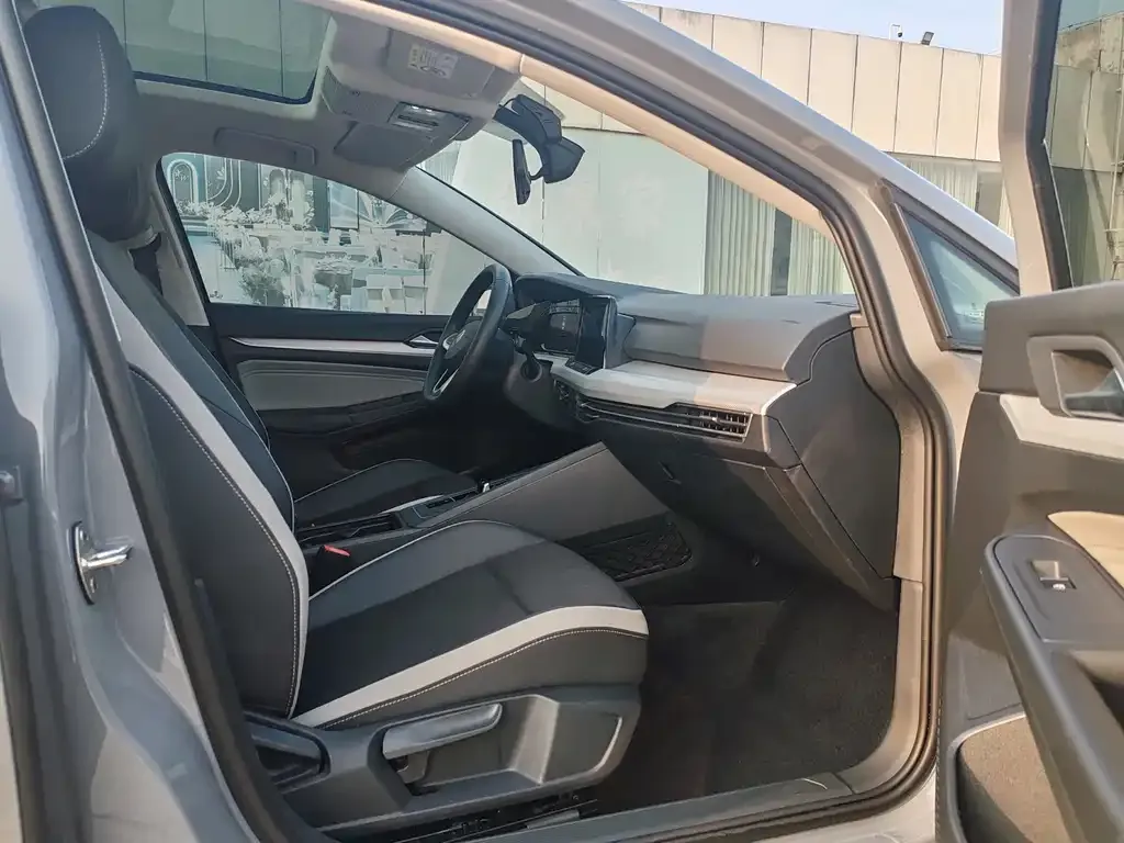 Volkswagen Golf 2022 из CN, фото 5