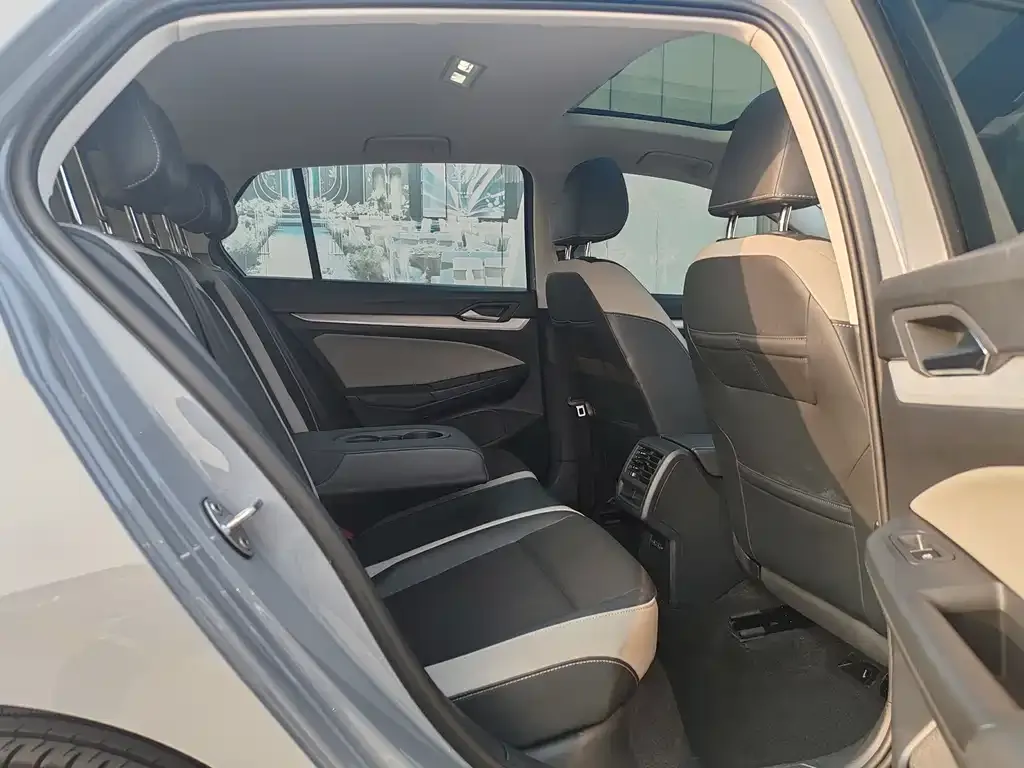 Volkswagen Golf 2022 из CN, фото 8