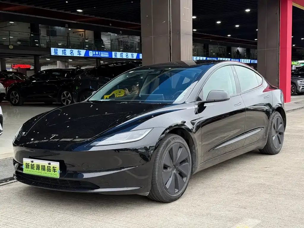 Tesla Model 3 — фото 1
