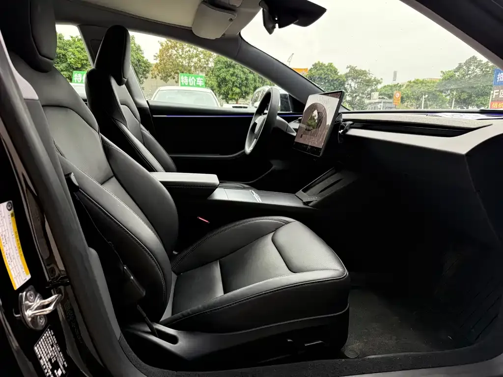 Tesla Model 3 — фото 3