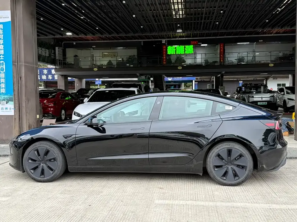 Tesla Model 3 — фото 8