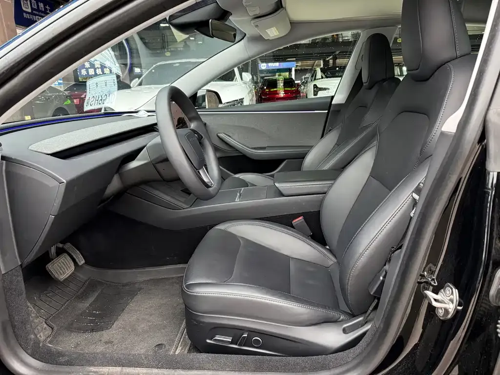 Tesla Model 3 — фото 10