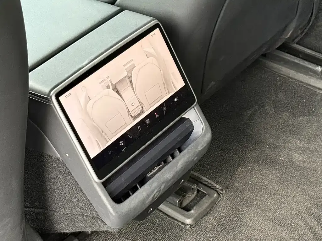 Tesla Model 3 — фото 4
