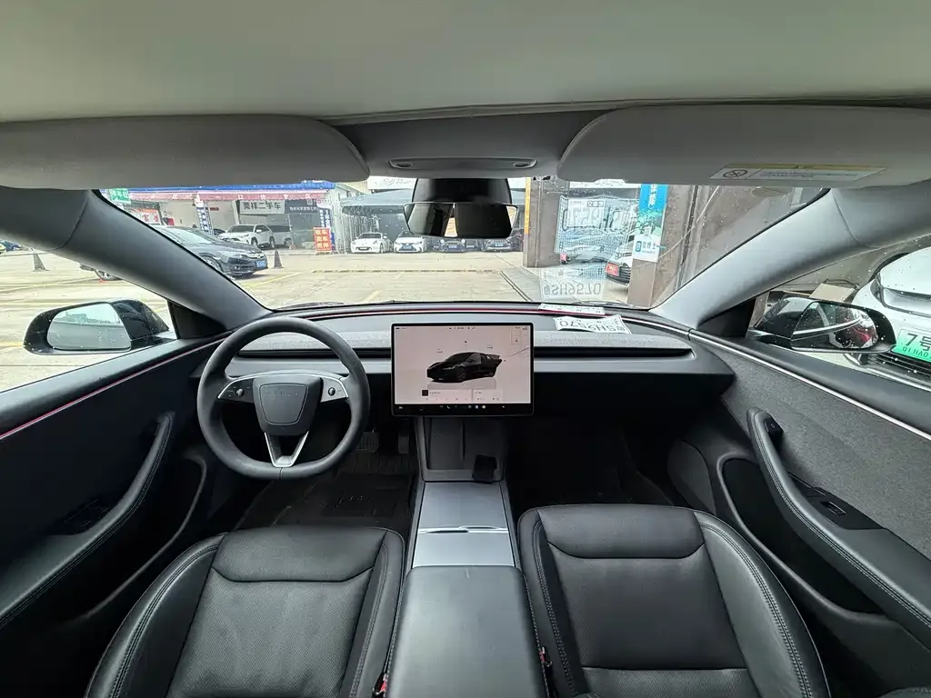 Tesla Model 3 — фото 7