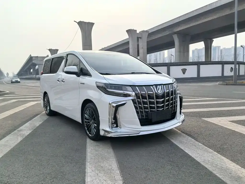Toyota Alphard — фото 2