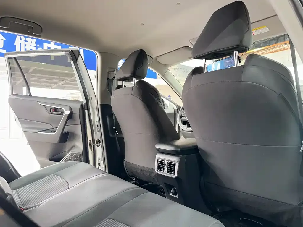 Toyota Wildlander 2021 из CN, фото 4