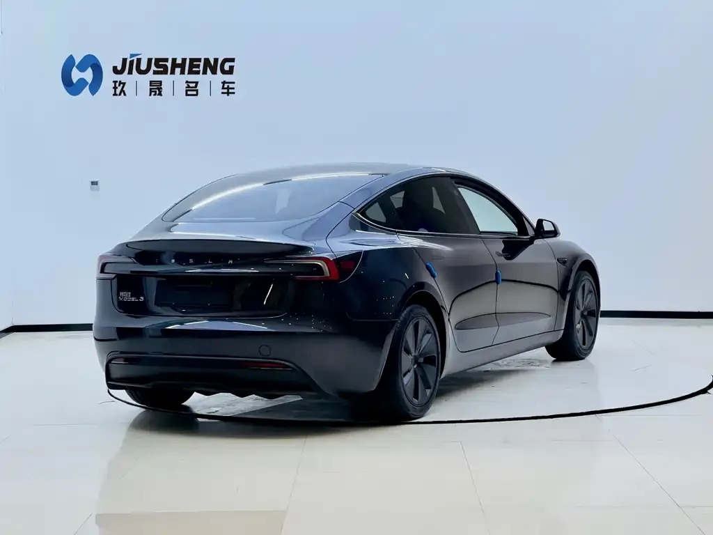 Tesla Model 3 — фото 10