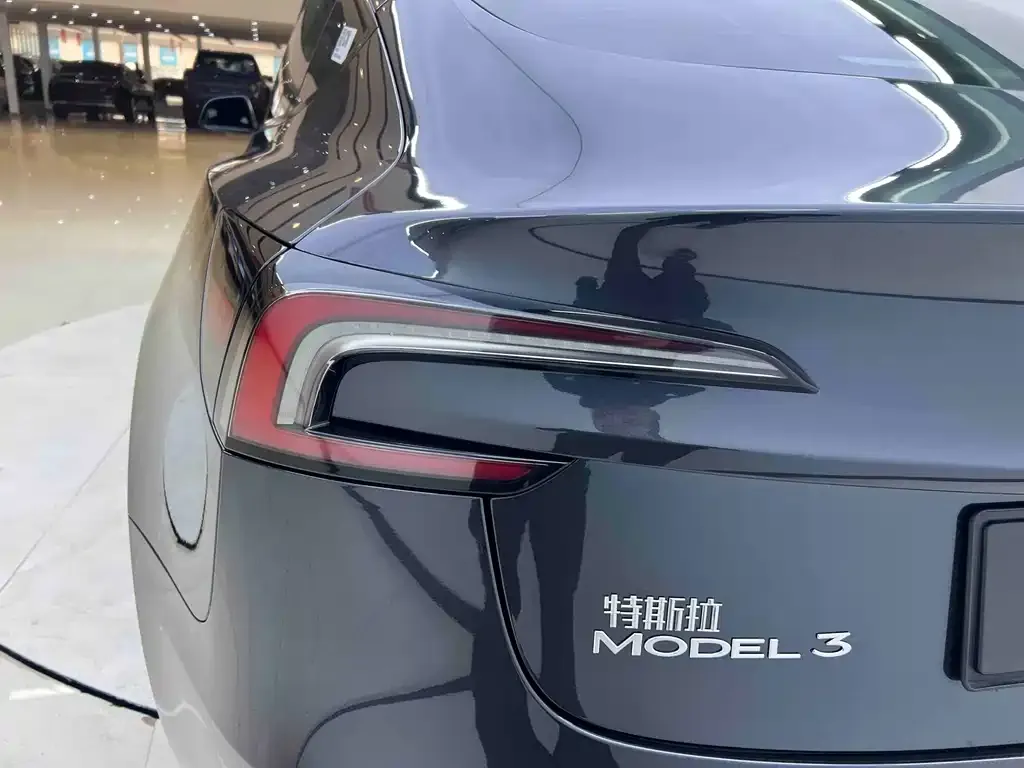 Tesla Model 3 — фото 9