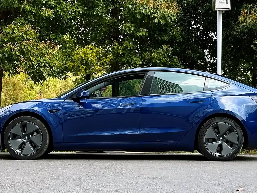 Tesla Model 3 — фото 7